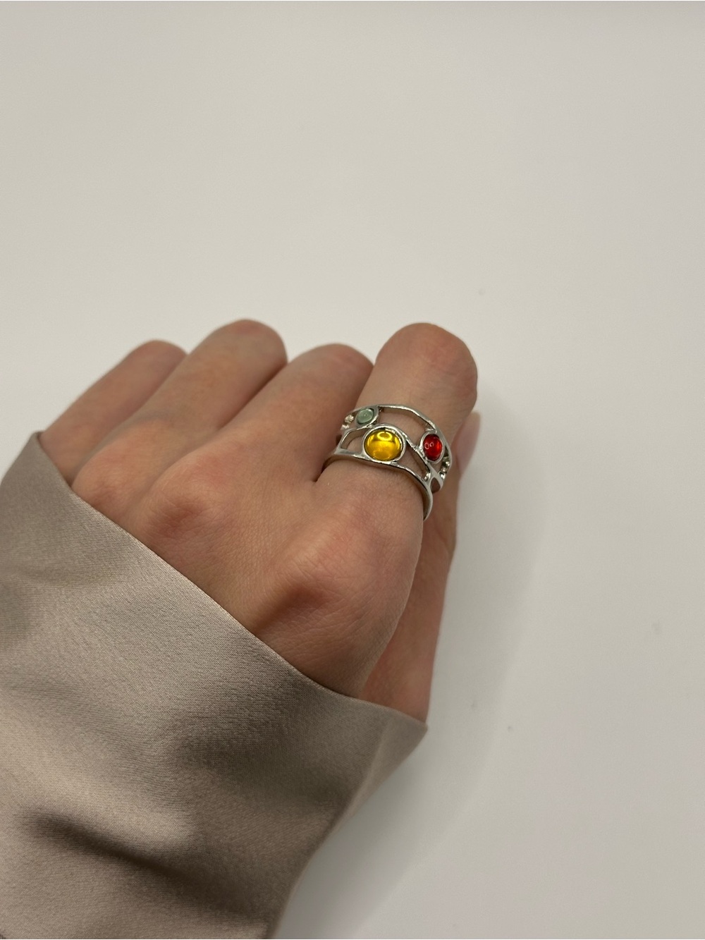 Silver Multi-Stone Statement Ring with Yellow, Red, and Green Glass Stones - Picture 4 of 6